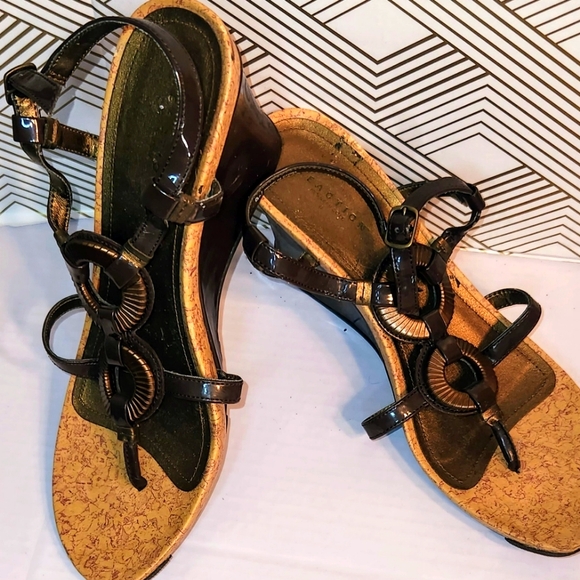 Kenneth Cole Cork wedges - Picture 1 of 4